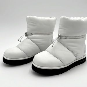 🪽New Woman’s STUART WEITZMAN Polar Lug Boots NWOB